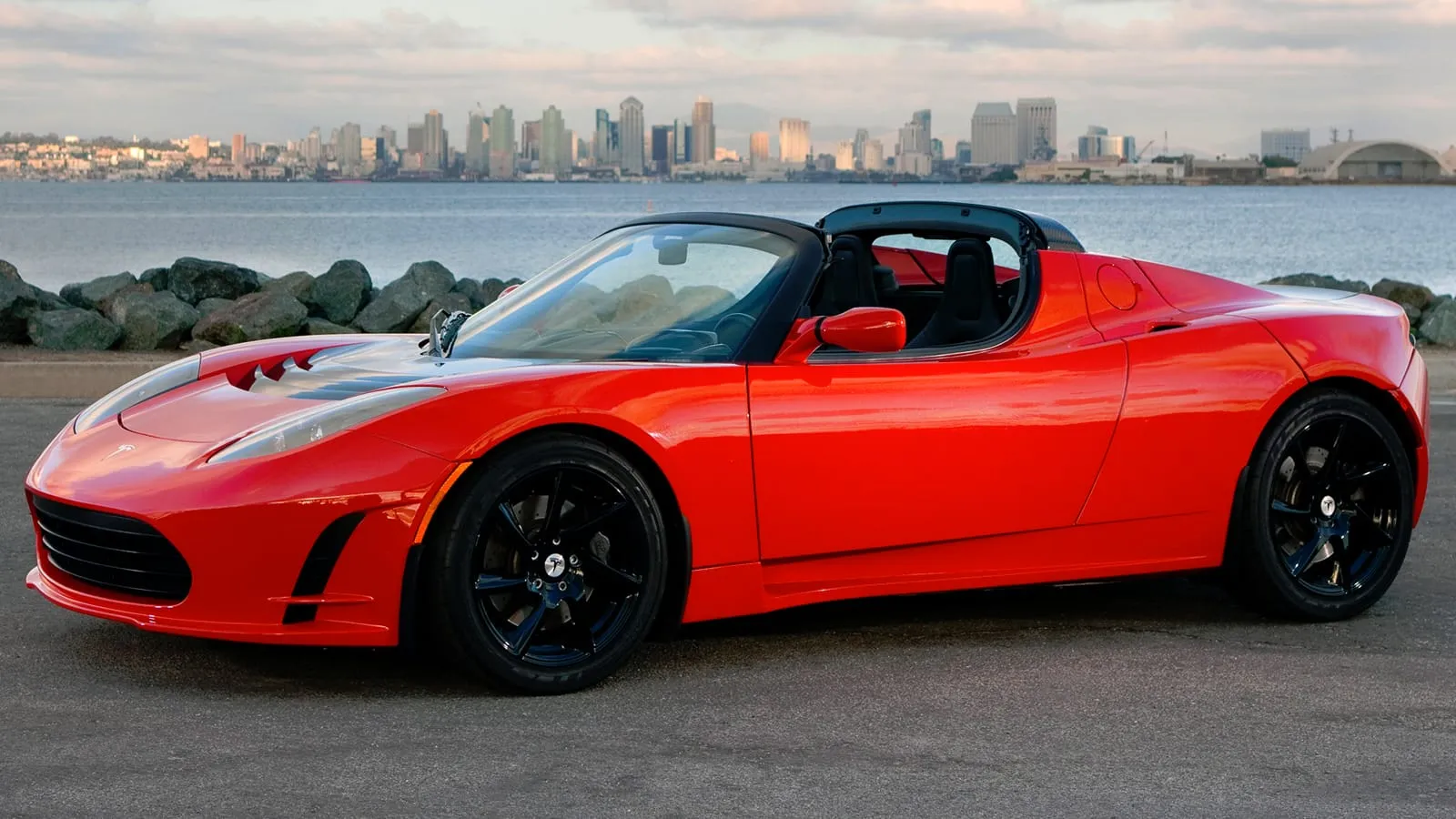 Начало продаж Tesla Roadster