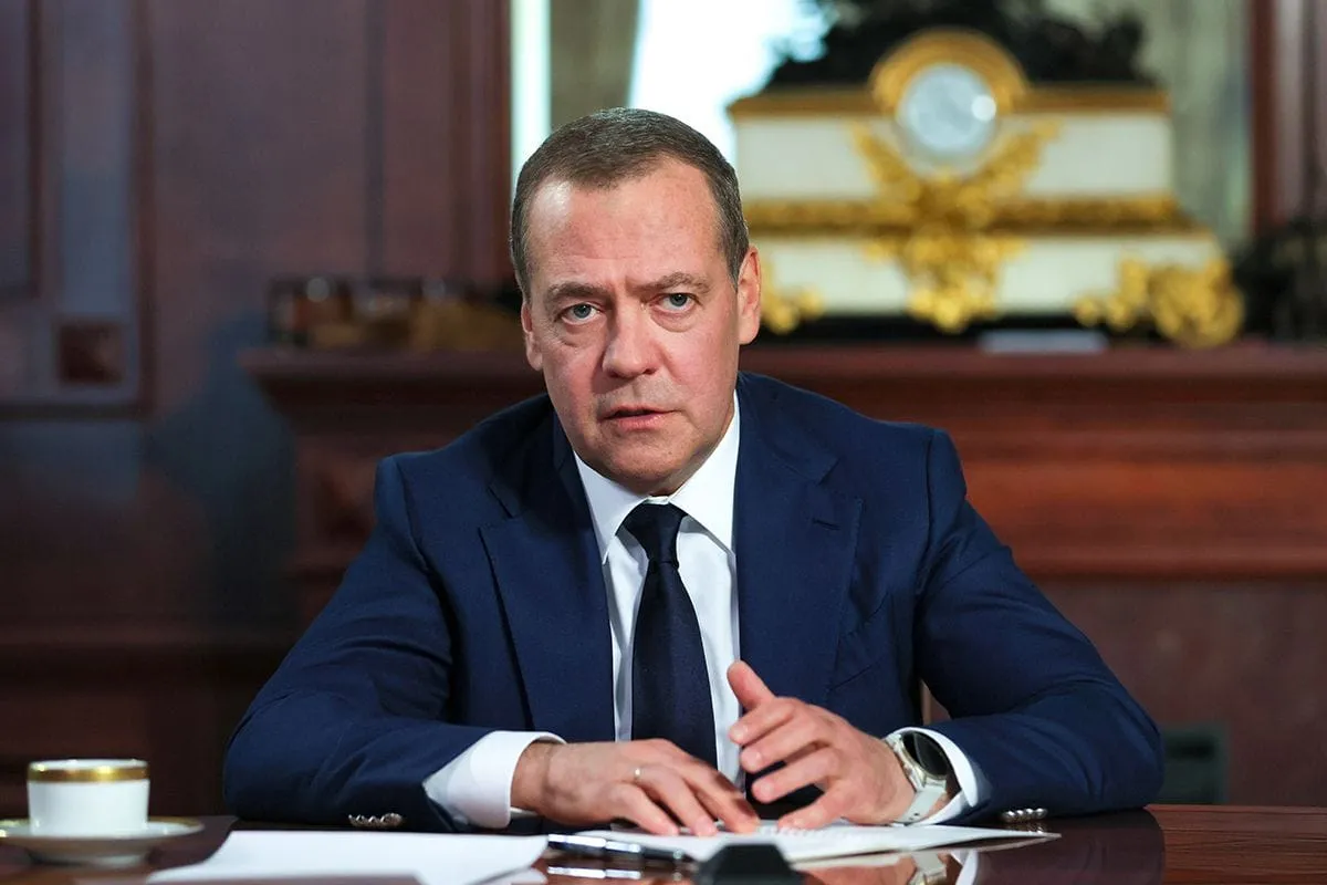 Дмитрий Медведев возглавляет правительство