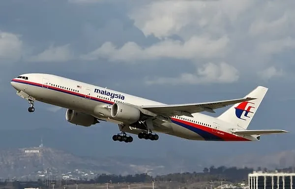 Сбитие Boeing 777 над территорией Донбасса