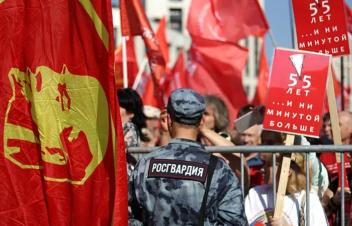 Объявление о пенсионной реформе и массовые протесты по всей стране