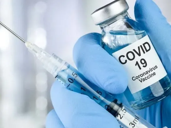 Одобрение регуляторами первой вакцины от COVID-19