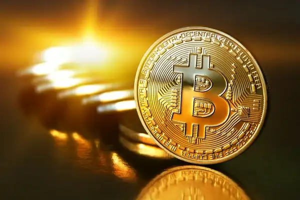 Биткоин впервые превышает $100000