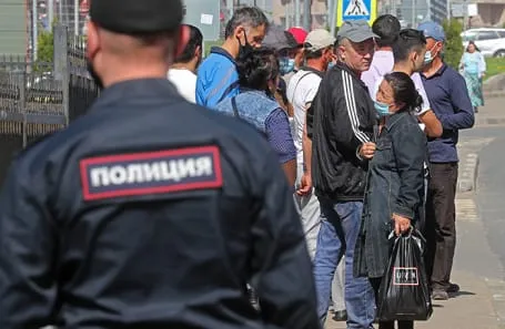 Принятие закона о реестре мигрантов и ужесточение миграционной политики