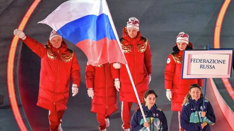 Первое за 4 года выступление паралимпийцев РФ под национальным флагом